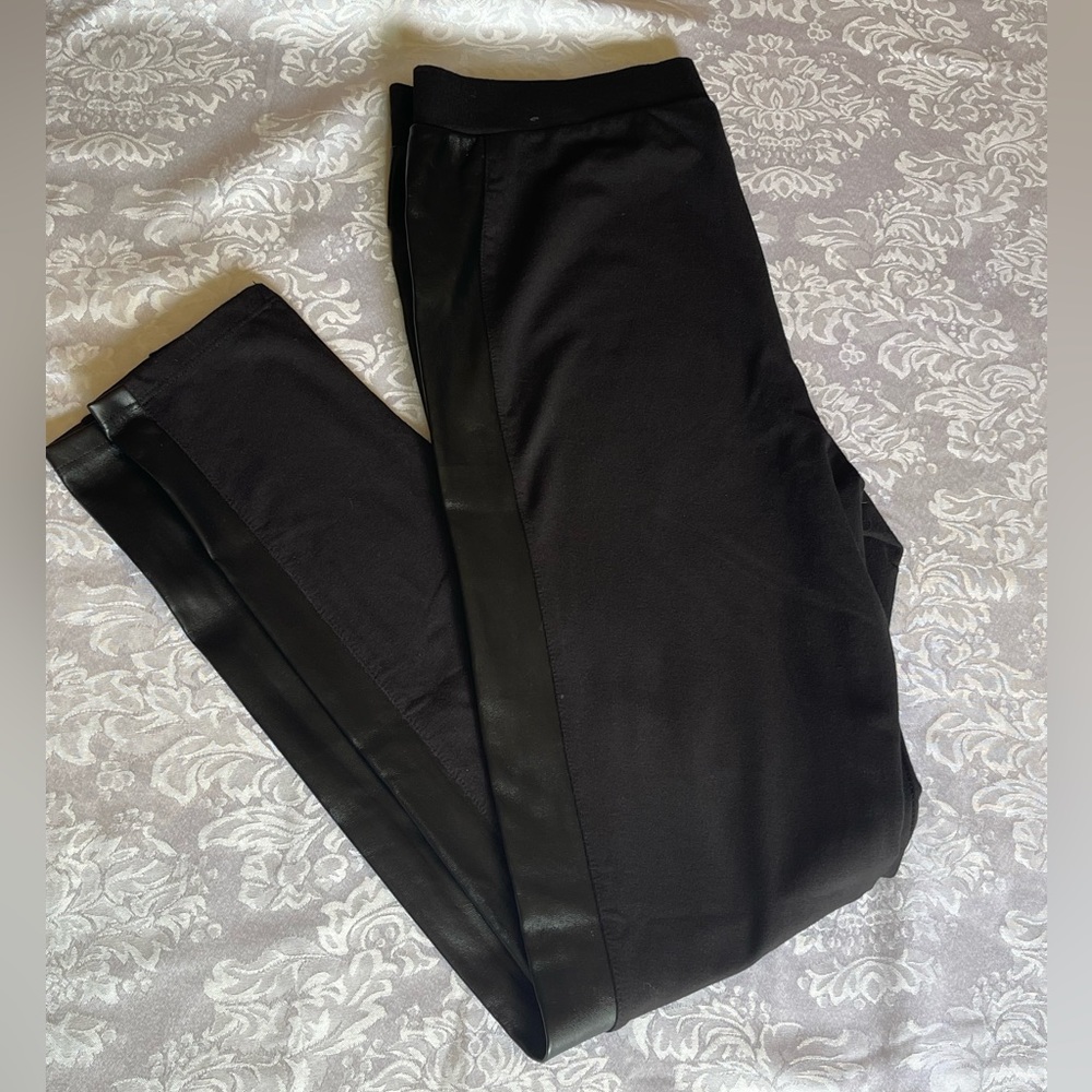 Rafaella Leggings with Leather stripe down sides, size Medium, Black